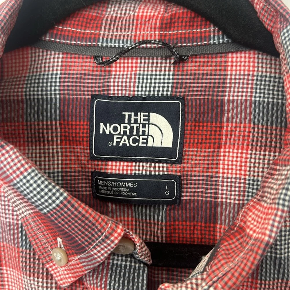 The north face red white and blue short sleeve button down shirt L
